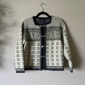 Skjaeveland of Norway pure wool sweater cardigan square neck silver clasps S